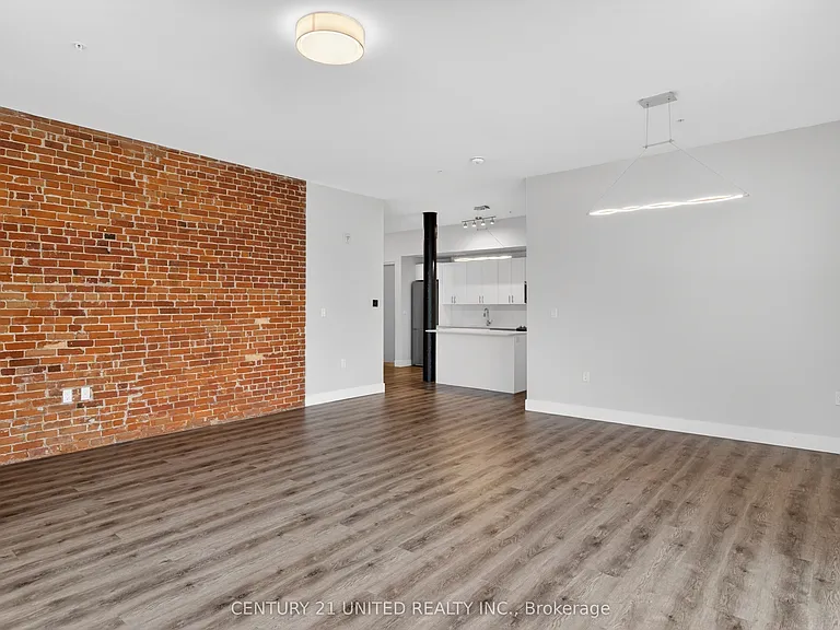 475 George St N #202 — Photo 7