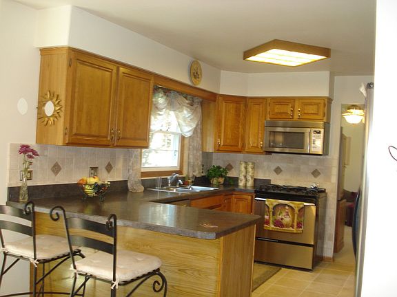 Kitchen 22'x12.5"-New Ceramic tile, SS appls, Newly installed dish,oven, micro