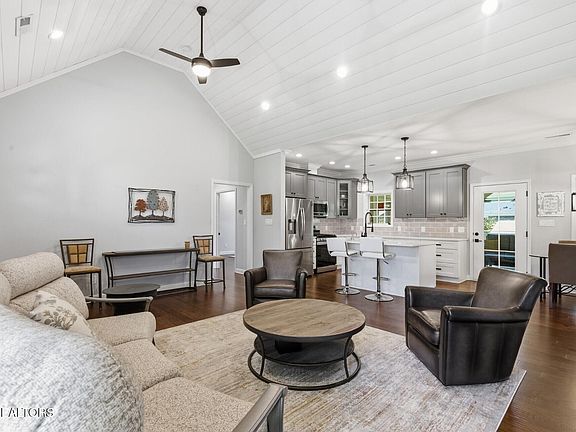 4th image of 109 Essex Dr