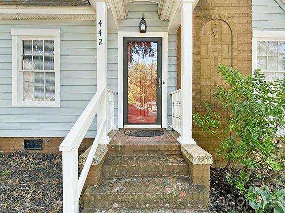 3rd image of 442 Spring St