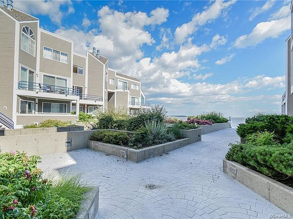 2nd image of 34 Harbour Close #34