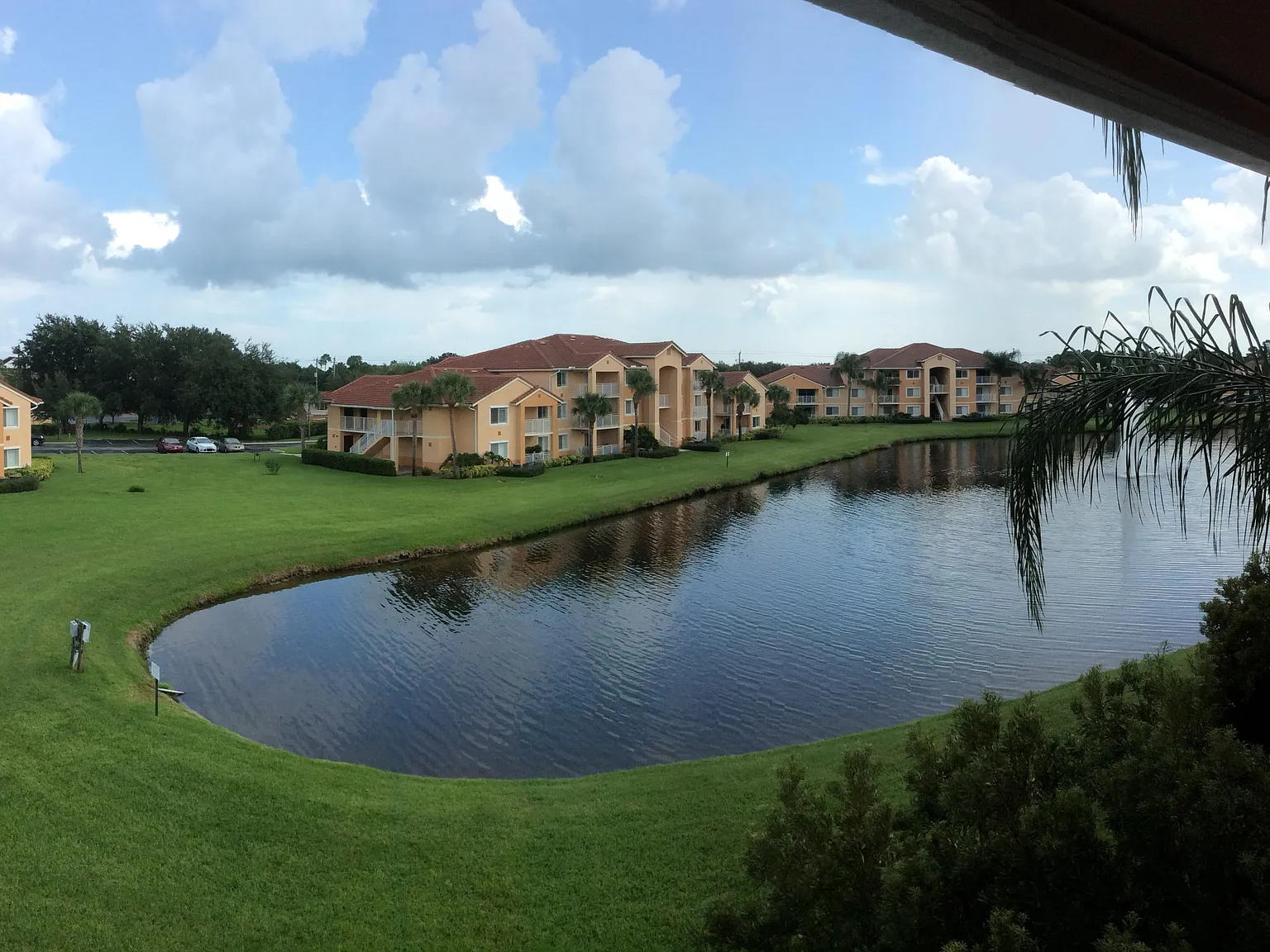 2 bed, 2.0 bath, 1033 sqft, $1,900 — Photo 2