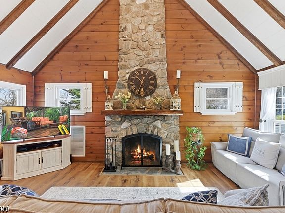 5th image of 270 Springbrook Trl