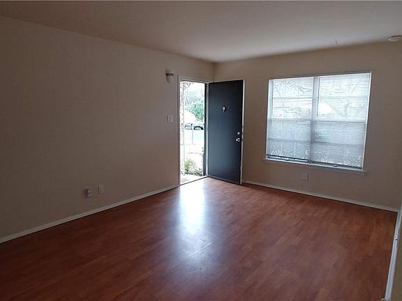 5th image of 4907 Majestic Dr