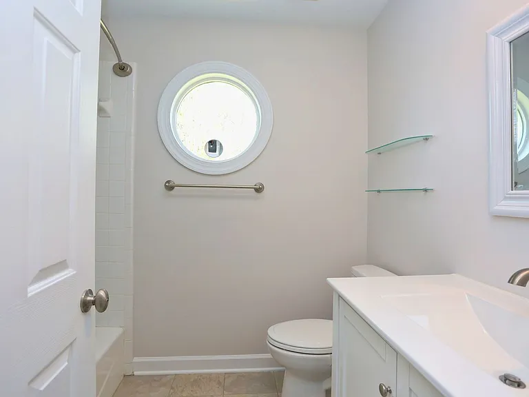 323 Columbia Pl NE — Photo 6