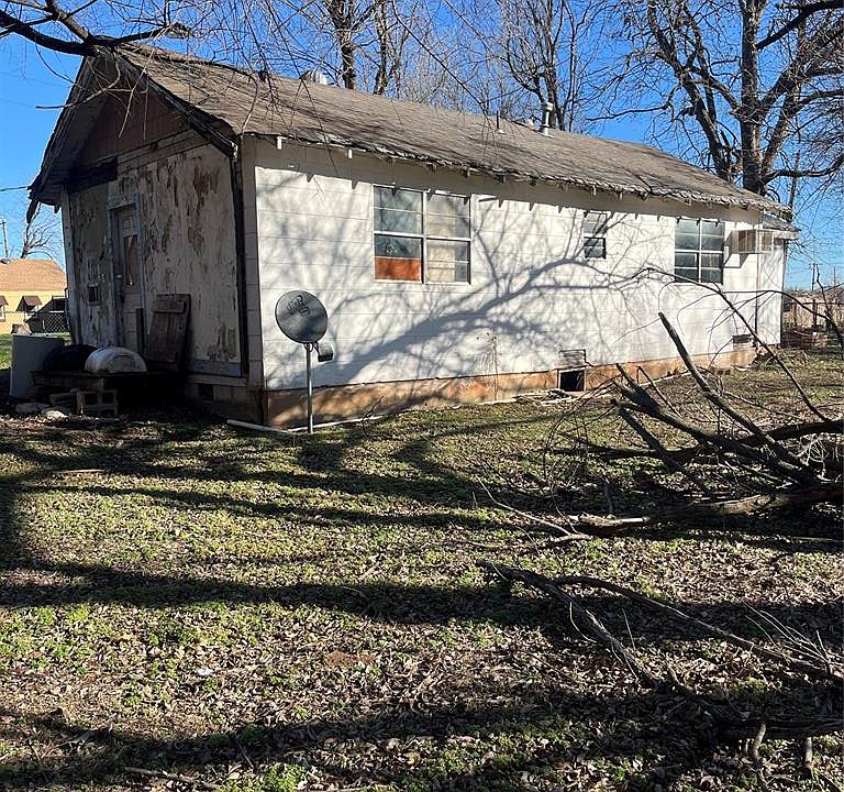 1st image of 205 S Matthews Pl
