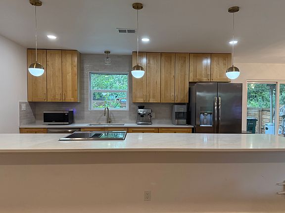 2nd image of 1706 Creighton Ln
