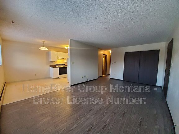3rd image of 909 Pattee Creek Dr #B