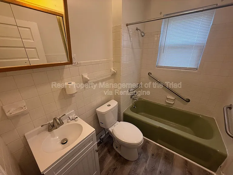 1514 E 1st St — Photo 12
