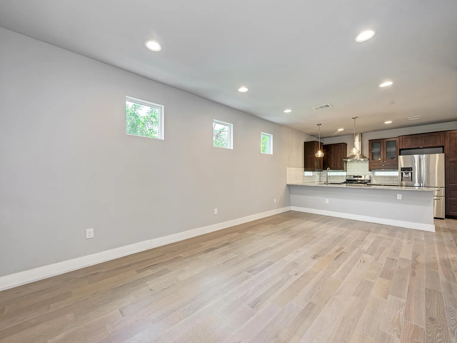 3 bed, 2.5 bath, 1591 sqft, $3,150 — Photo 4