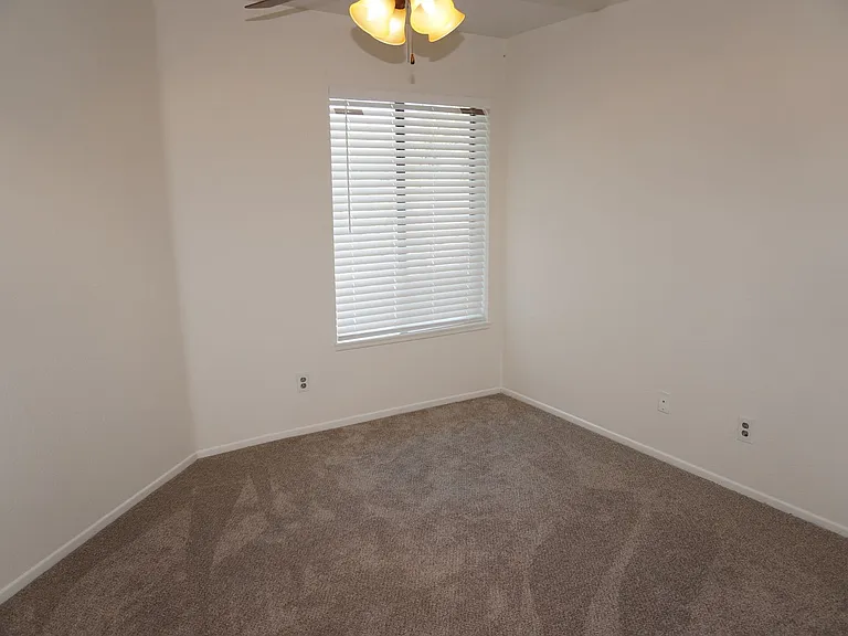 10386 Meadow Creek Dr — Photo 30