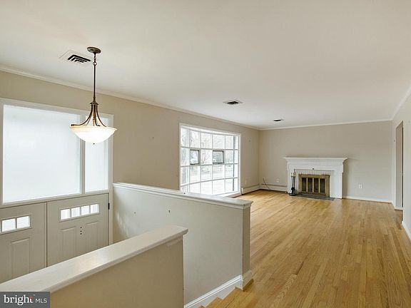 2nd image of 4214 Robertson Blvd