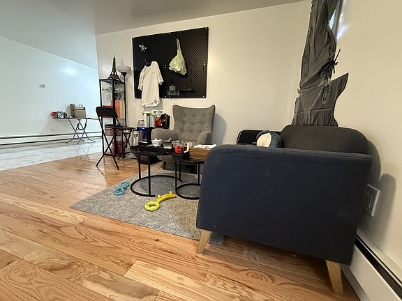 2nd image of 190 Burbank Ave #2