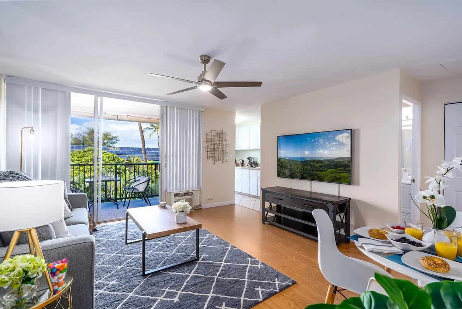 1 bed, 1.0 bath, 1076 sqft, $11,641 — Photo 2