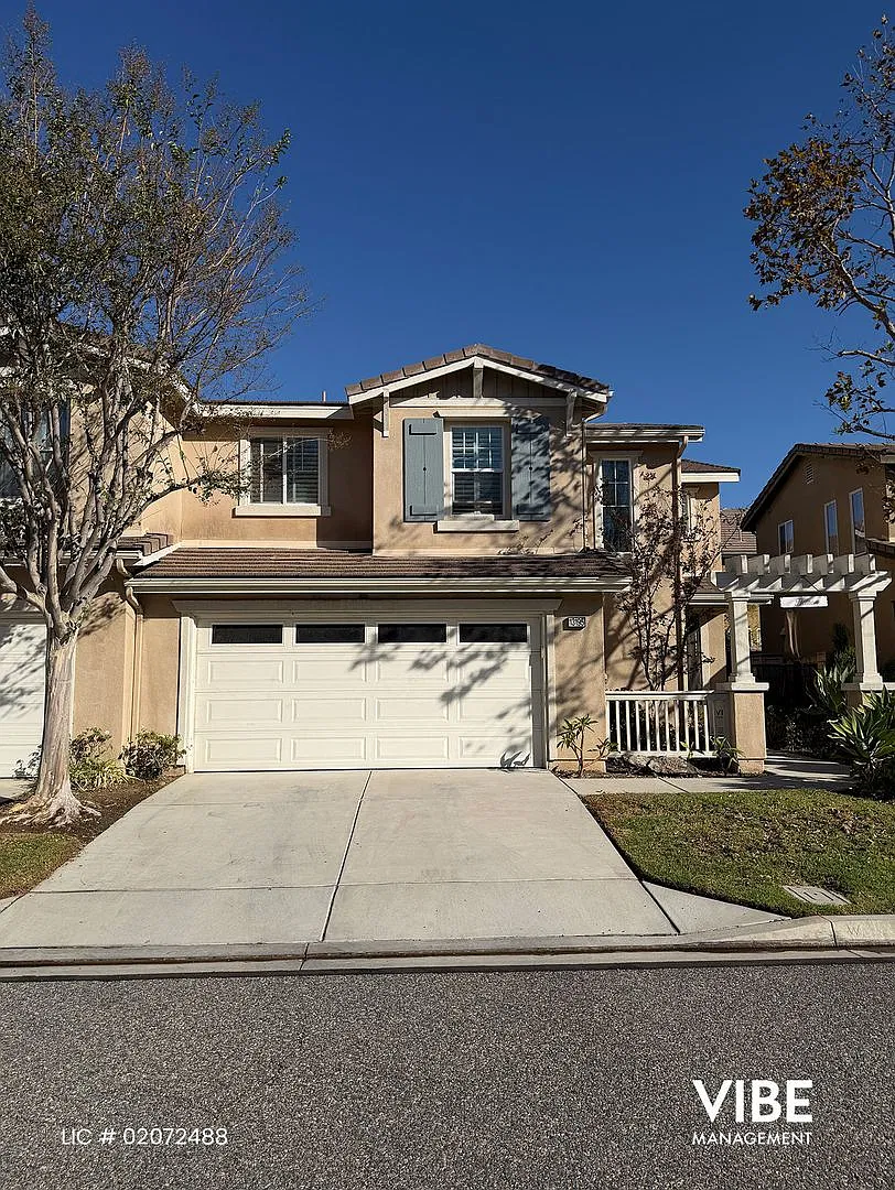 Spacious Canterbury Townhome close to all — Photo 1