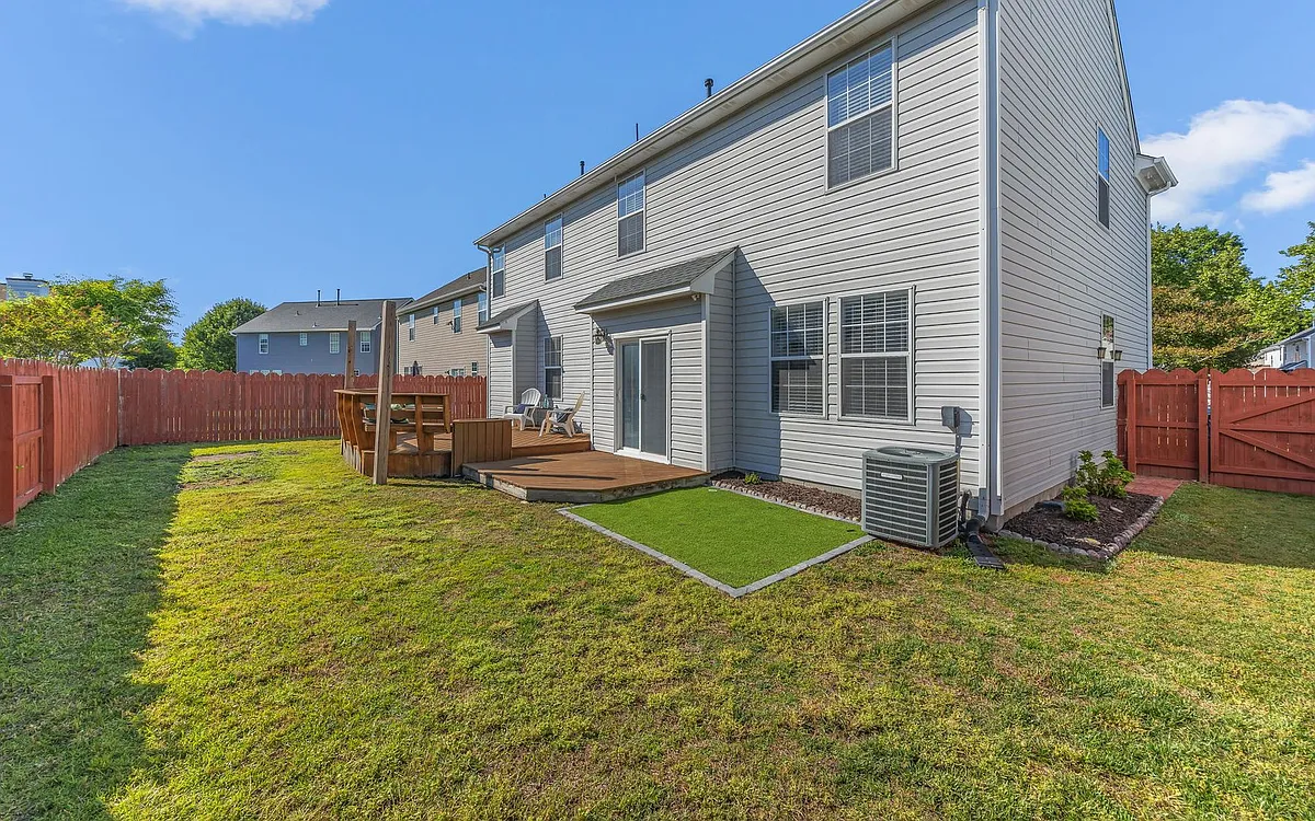 Building Photo - 2925 Beaden Dr