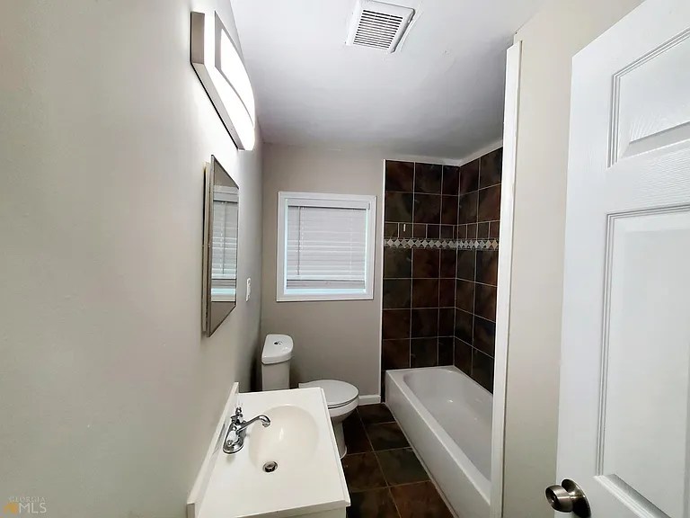 2120 Rhinehill Rd SE #A — Photo 9