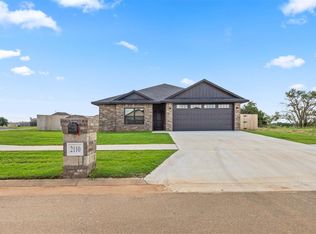 2110 Valley View Rd, Weatherford, OK 73096