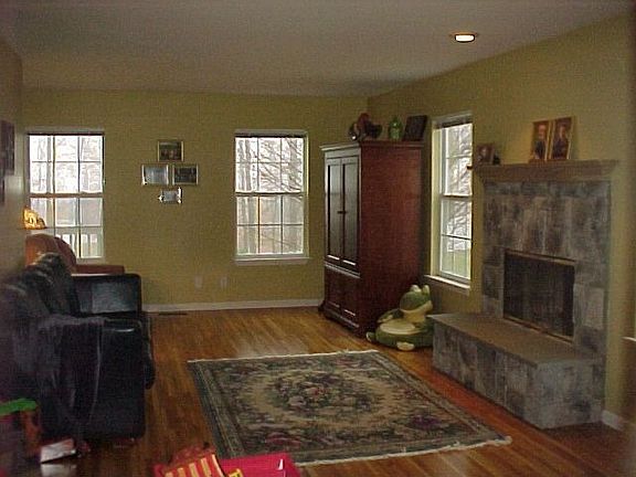 FAMILY ROOM W/FIREPLACE