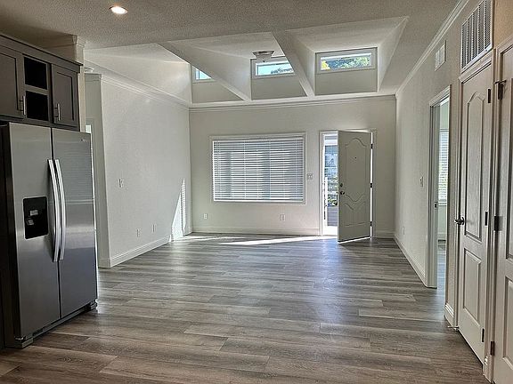 2nd image of 319A N San Pedro Rd