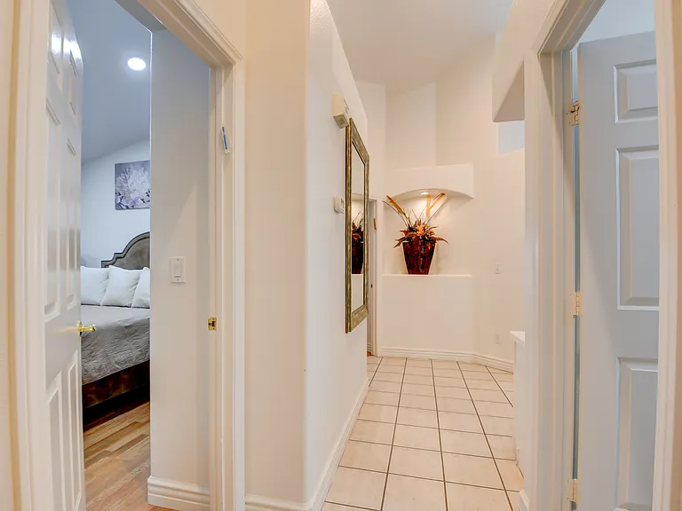7365 Tamarind Ave — Photo 15