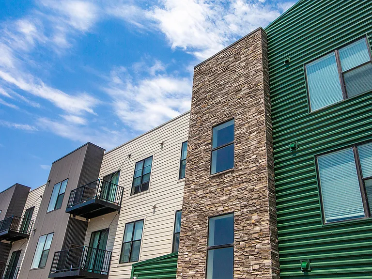 Courtyard at cobblestone Park — Photo 43