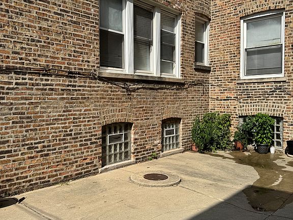 3rd image of 1940 N Winchester Ave #2