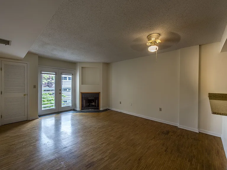 325 Franklin St #408 — Photo 3