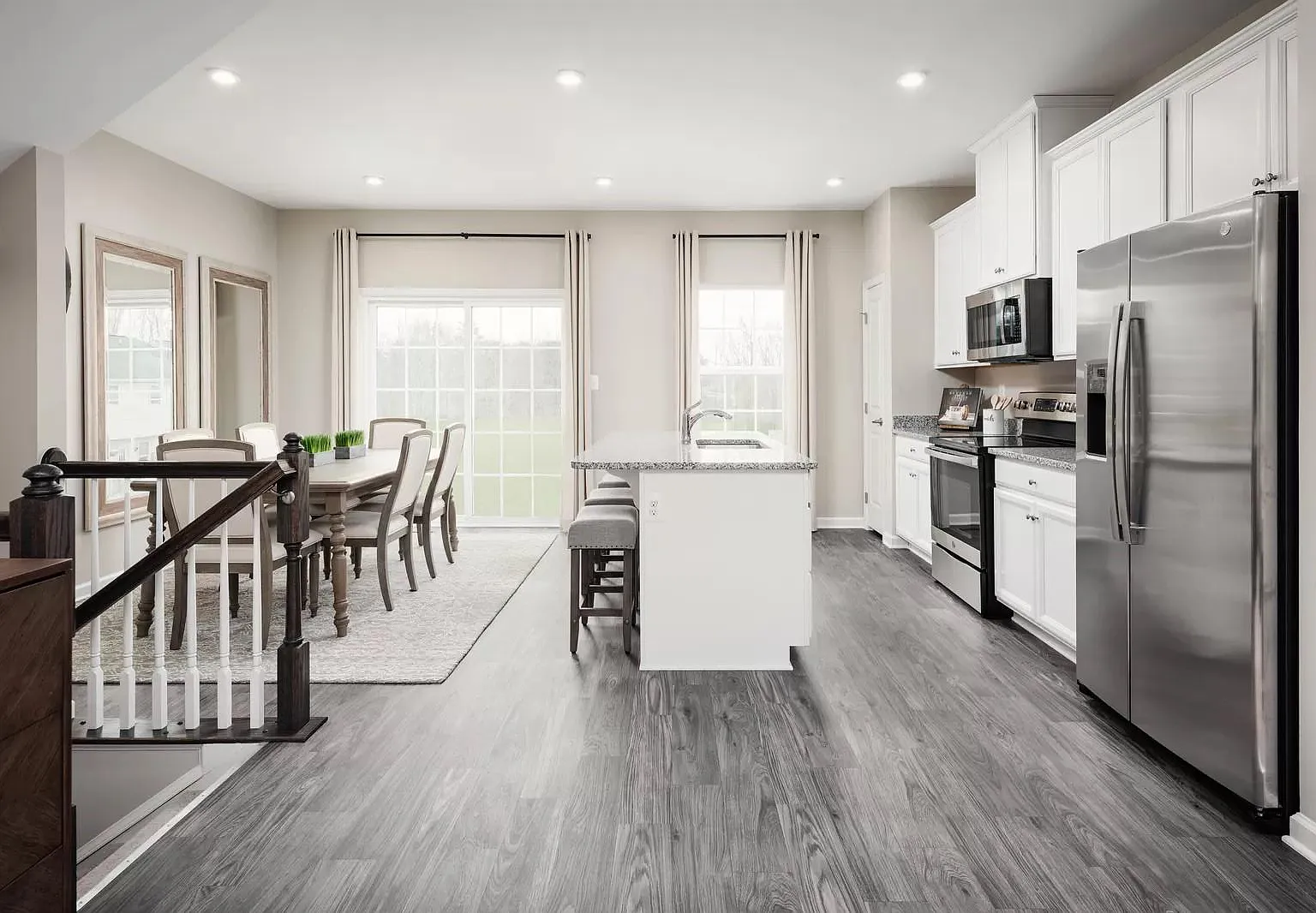 45 Wentworth Ln — Photo 3
