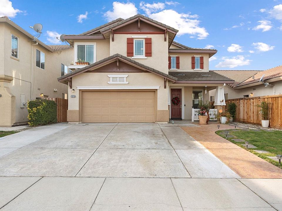 2nd image of 3215 Beretania Way