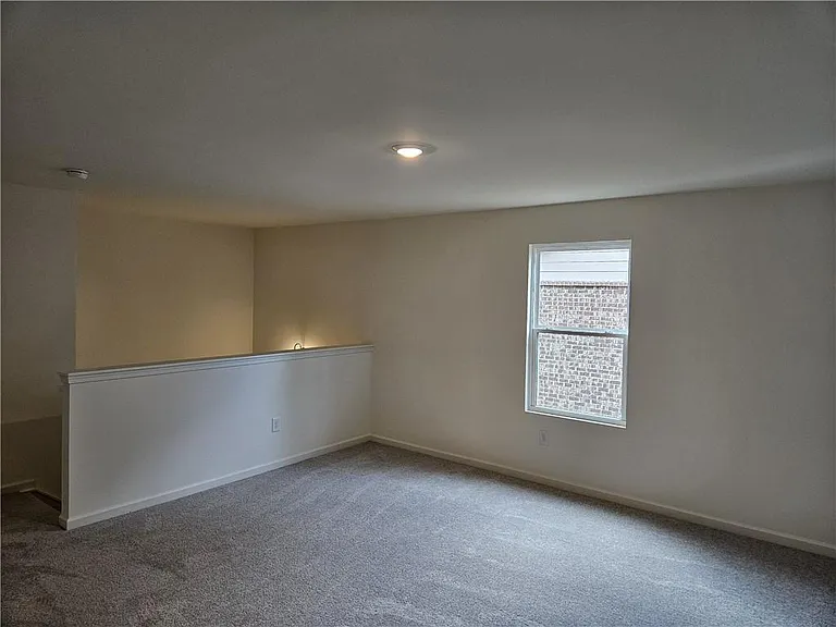 326 Silverton Dr — Photo 4