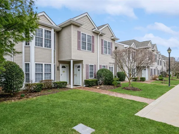 884 Altessa Boulevard #884, Melville, NY 11747