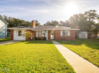 202 Ocean St, Beaufort, NC 28516