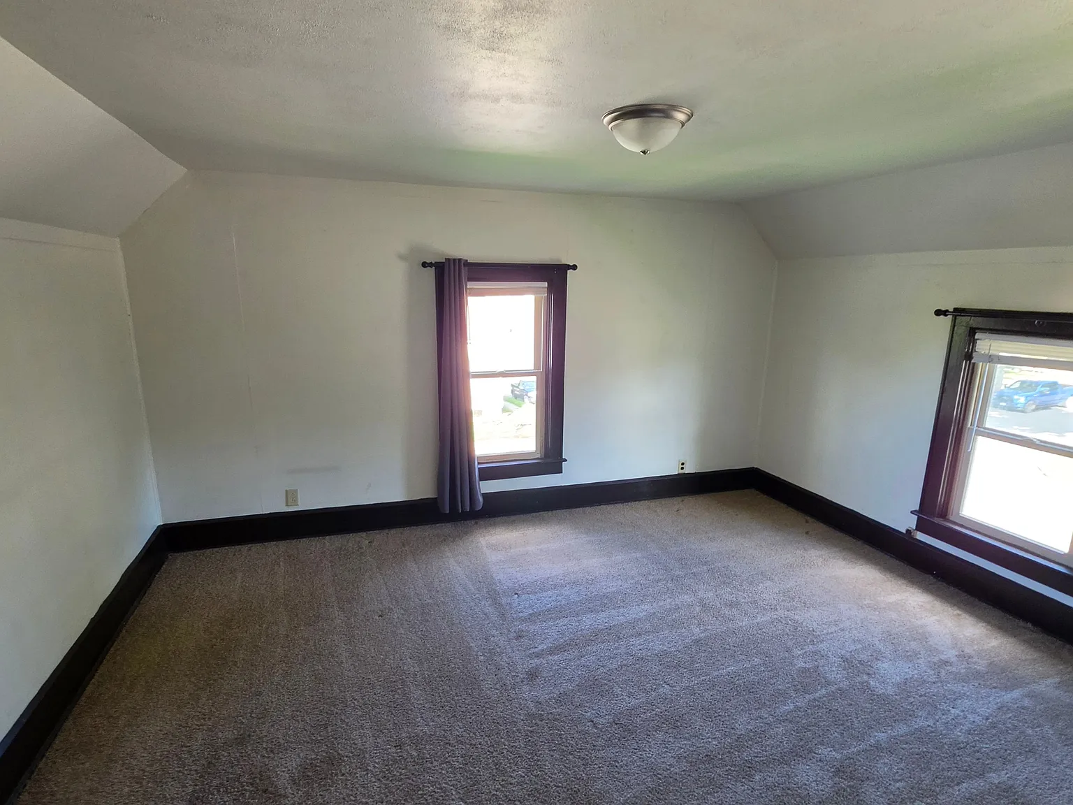 3 bed, 1.0 bath, 1336 sqft, $1,500 — Photo 3