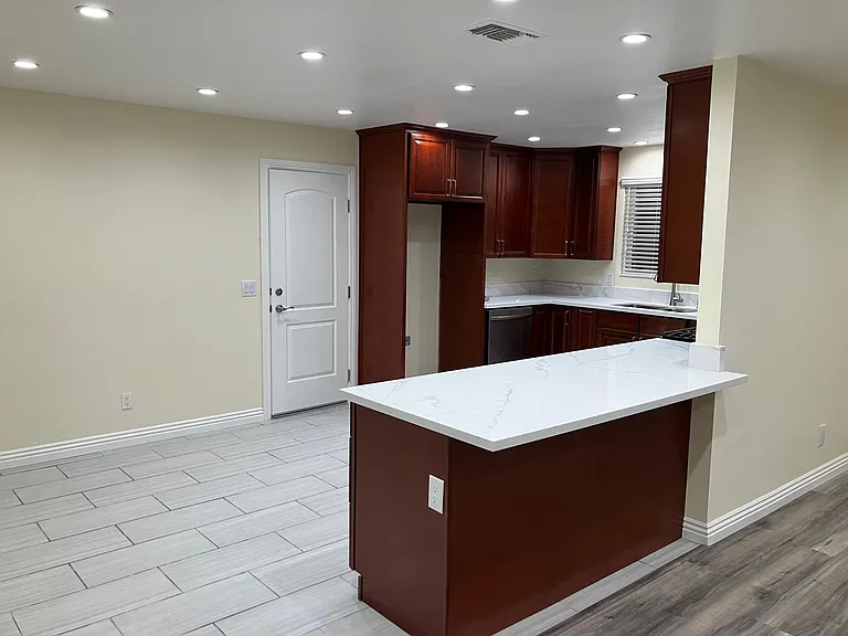 334 Crocker Ave — Photo 6