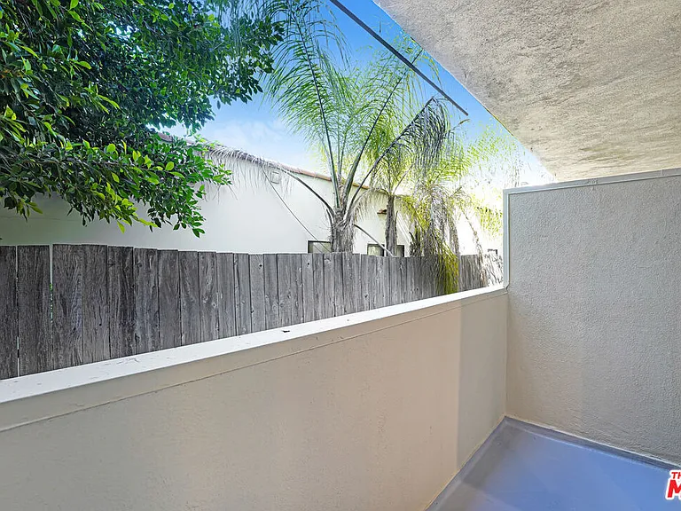 525 N Sweetzer Ave #3 — Photo 12