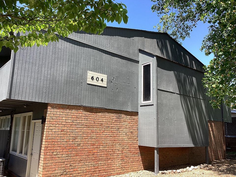 1st image of 604 W Pine St