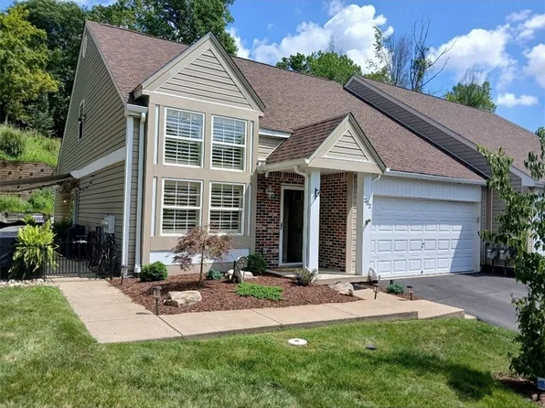 202 Old Village Ln, Bethel Park, PA 15102