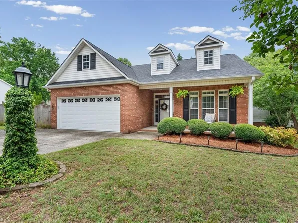 1900 Austin Place Ln, Winston Salem, NC 27127