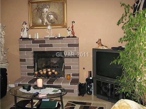 3rd image of 916 Shelton Dr