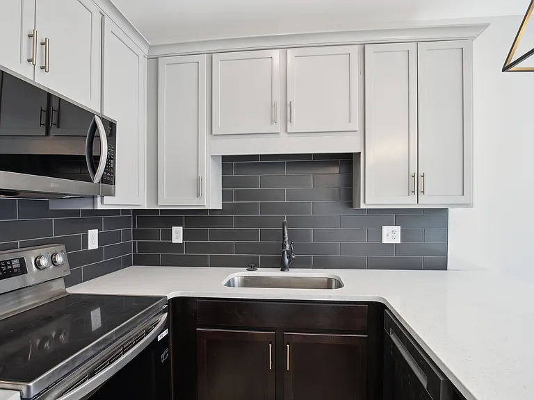 371 Archwood Dr — Photo 14