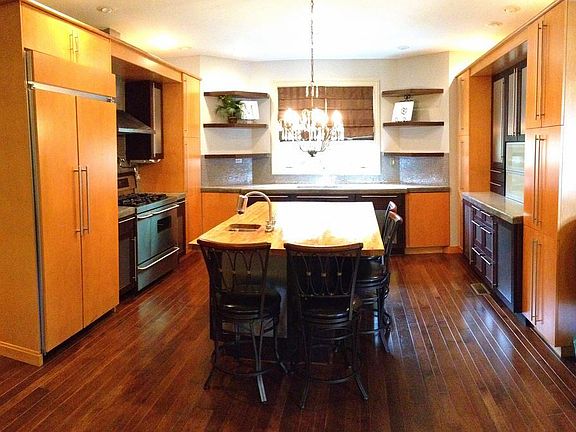 2nd image of 98 Saint Andrews Dr