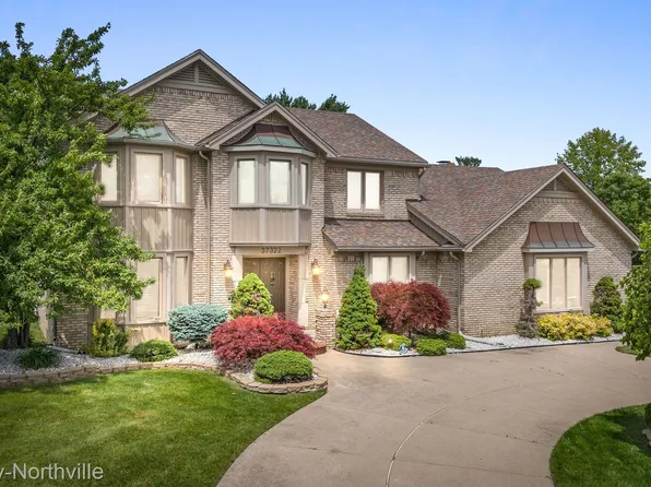 37322 Saint Martins St, Livonia, MI 48152