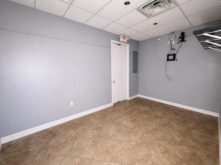 2100 Sam Houston Ave #E — Photo 3