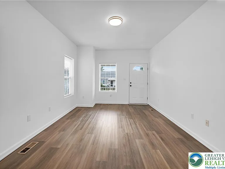 825 16th Ave — Photo 7