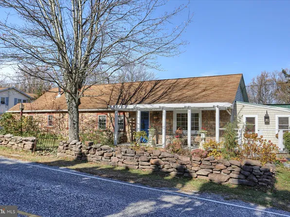 2015 Potts Hill Rd, Etters, PA 17319