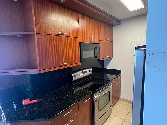 5th image of 2305 Laurel #1014