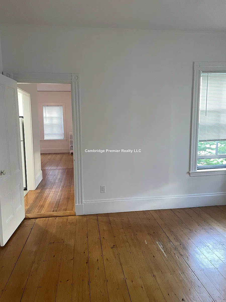 Building Photo - 32 Healey St #3