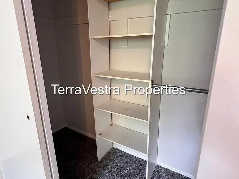 13-15 Grasmur Ct — Photo 14