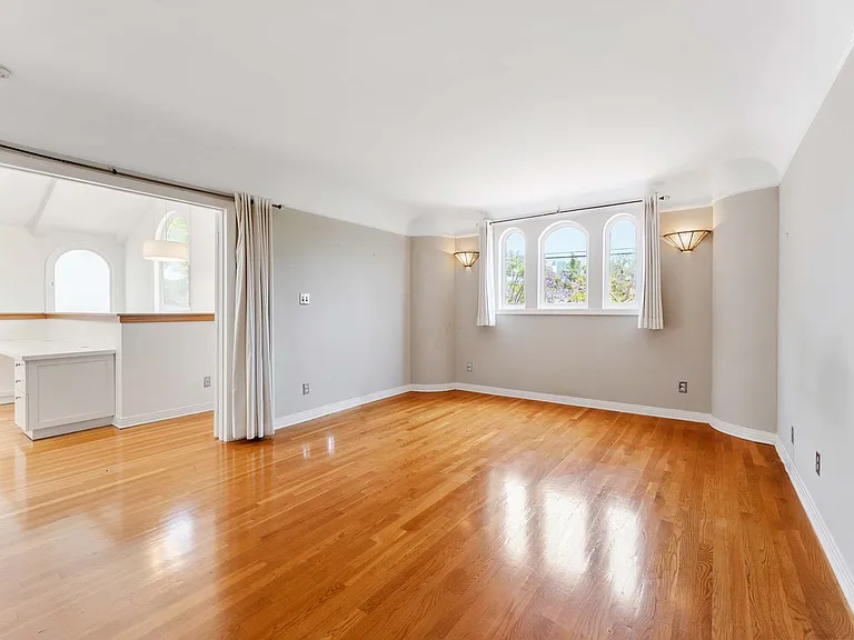 2231 Overland Ave — Photo 3